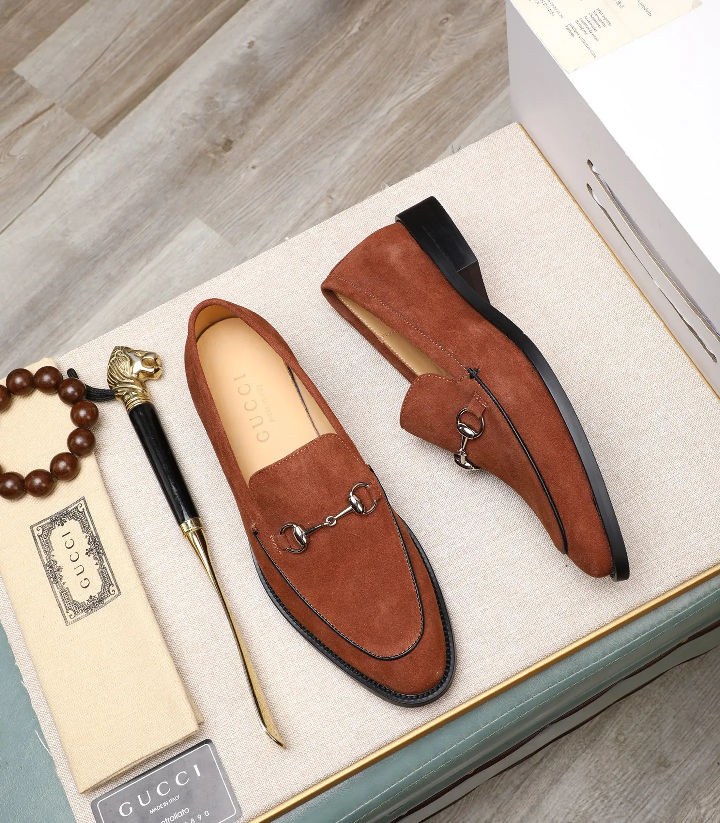 Men's shoes 💰520 (all cowhide) GUCCI high-end formal leather shoes. Original imported first-layer calfskin from Italy. Water-dyed cowhide lining. Original hardware. I believe you will be impressed from the first time you see it. The avant-garde style can no longer fully interpret its elegance. AAA grade rubber outsole. Super comfortable. The original last from the counter ensures its original version and quality. The simple upper ensures its comfort and breathability. A pair of truly good shoes has its own unique soul, prestigious quality, regular size 38-44